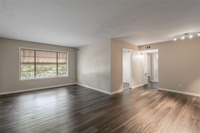 818 University Ave unit 8, Huntsville, TX 77320 - photo 3