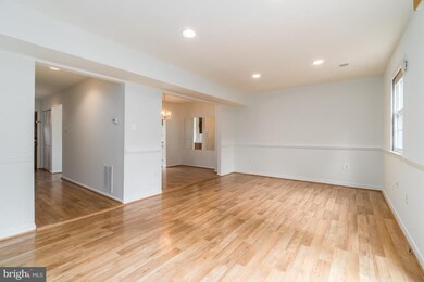 2029 Mayflower Dr, Woodbridge, VA 22192 - photo 4