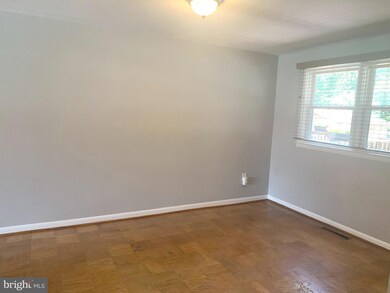 949 Circle Dr, Halethorpe, MD 21227 - photo 6