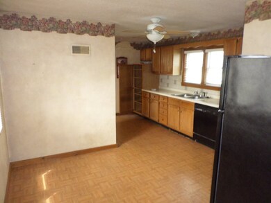 447 S Oakwood St, Tomah, WI 54660 - photo 3