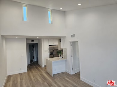 11675 Darlington Ave unit 301, Los Angeles, CA 90049 - photo 4