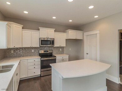 9906 Marnewood Dr, Johnston, IA 50131 - photo 6