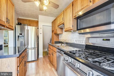 1004 Downton Rd, Halethorpe, MD 21227 - photo 3