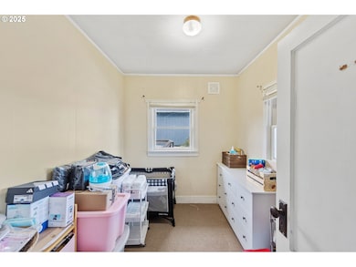 3236 Sheridan Ave, North Bend, OR 97459 - photo 6