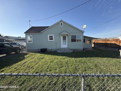 1906 Corpman Ln, Yakima, WA 98903 - photo 4