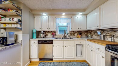 28 E Union St, Nanticoke, PA 18634 - photo 3