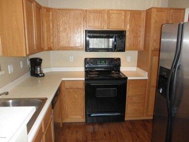 KITCHEN W/APPLIANCES