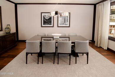 four_seasons_6102_dining