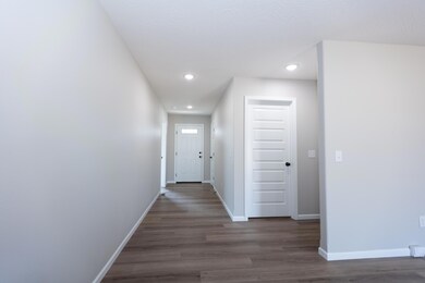 877 S Parkside Cir, Nixa, MO 65714 - photo 4