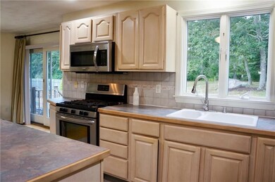 38 Dawn Ct, Wakefield, RI 02879 - photo 5