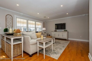 04_2321OrioleWay_1_LivingRoom_LowRes