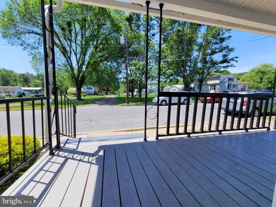 702 N Warren St, Orwigsburg, PA 17961 - photo 4