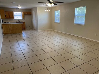 215 Dean Ct, Granbury, TX 76049 - photo 3