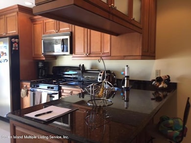 34 Calvanico Ln, Staten Island, NY 10314 - photo 5