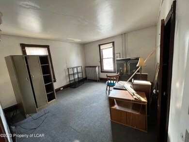 586 Lincoln St, Hazleton, PA 18201 - photo 5