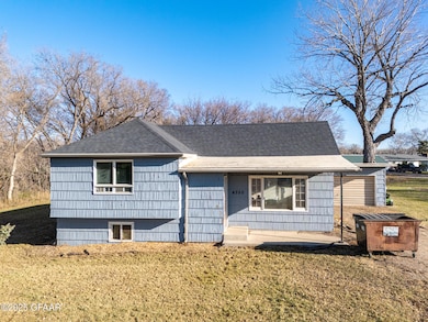 4350 N Columbia Rd, Grand Forks, ND 58203 - photo 2