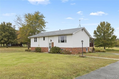 3327 Seiler Rd, Bethalto, IL 62010 - photo 2