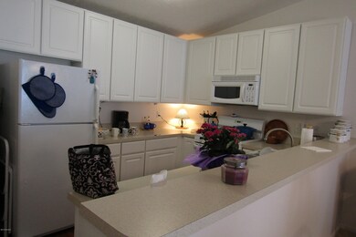 Kitchen with snack bar