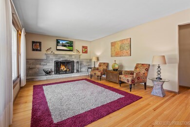 528 Kingsway Dr W, Aurora, IL 60506 - photo 3