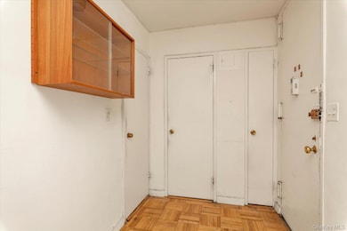 The Cryder House unit 11L, Whitestone, NY 11357 - photo 2