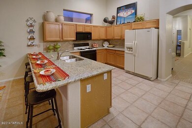 Kitchen w/Breakfast Bar