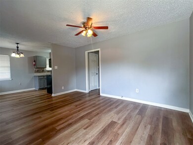 5414 Weaver Rd unit C, Houston, TX 77016 - photo 2