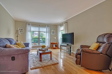 HARDWOOD FLOOR IN LIVING ROOM