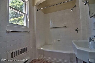 1515 Pine St Bottom, Scranton, PA 18510 - photo 2