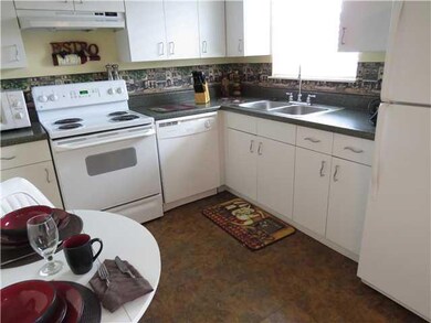 Kitchen. Eat-in kitchen