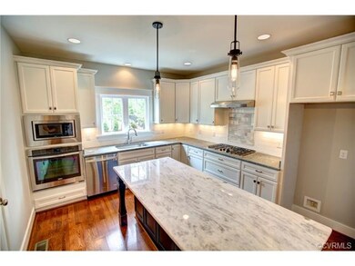 Double ovens, five burner cooktops, marble counter