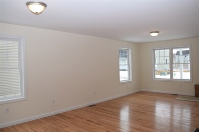 93 Millers Farm Dr unit 16, Rochester, NH 03868 - photo 5