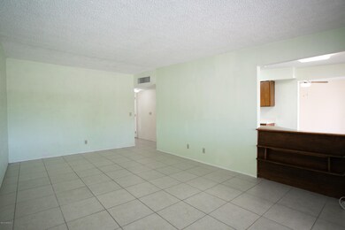 LIVING ROOM II