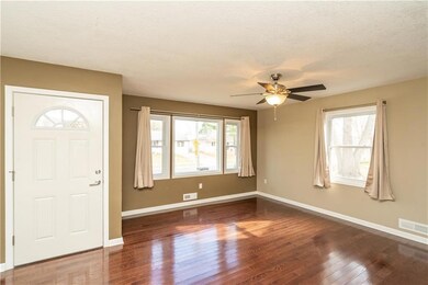 2412 E 25th St, Des Moines, IA 50317 - photo 5