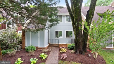 11116 Forest Edge Dr, Reston, VA 20190 - photo 3