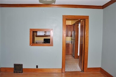Pass through from Kitchen into Dining Room