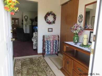 401 Cambridge Manor Dr, Schenectady, NY 12302 - photo 4