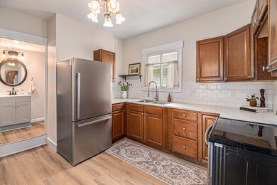 215 N Martin Luther King jr Blvd, Lansing, MI 48915 - photo 6