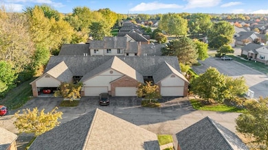 46930 Country Ln unit 11, Macomb, MI 48044 - photo 3