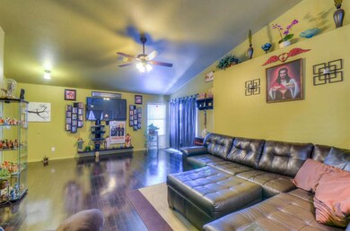 Living Room (3)