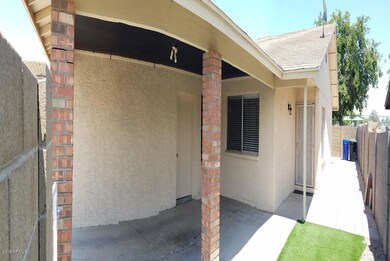 2_SidePatio