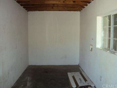 720 W Plum St, Compton, CA 90222 - photo 5