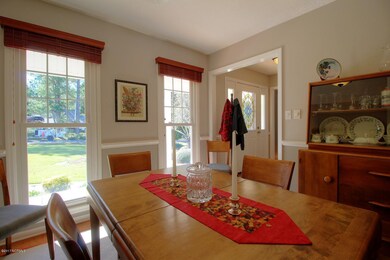 221 Inlet Dr-large-004-36-Dining Room-15