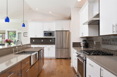 Kitchen with contrast island