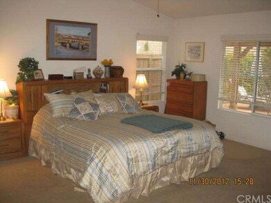 Master bedroom w vaulted ceiling