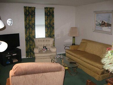 102 Baywood St, Warwick, RI 02886 - photo 2