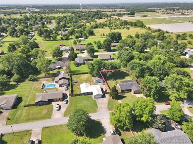 Close to Sports Park, Shopping, Restaurants.....Ea