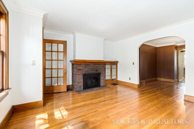 719 Fulton Living Room