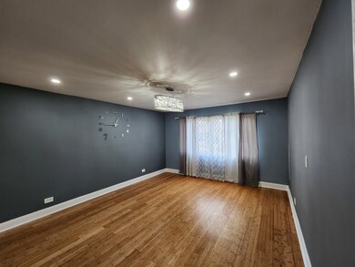 9407 Ironwood Ln, Des Plaines, IL 60016 - photo 4