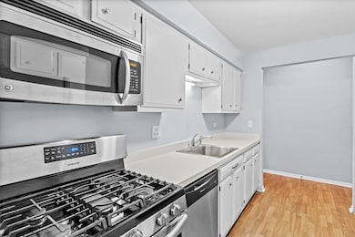 3026 Roberts Dr unit 7, Woodridge, IL 60517 - photo 6