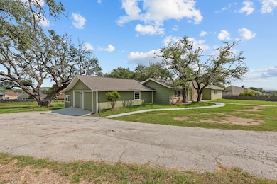 224 W Crabapple Rd, Fredericksburg, TX 78624 - photo 3